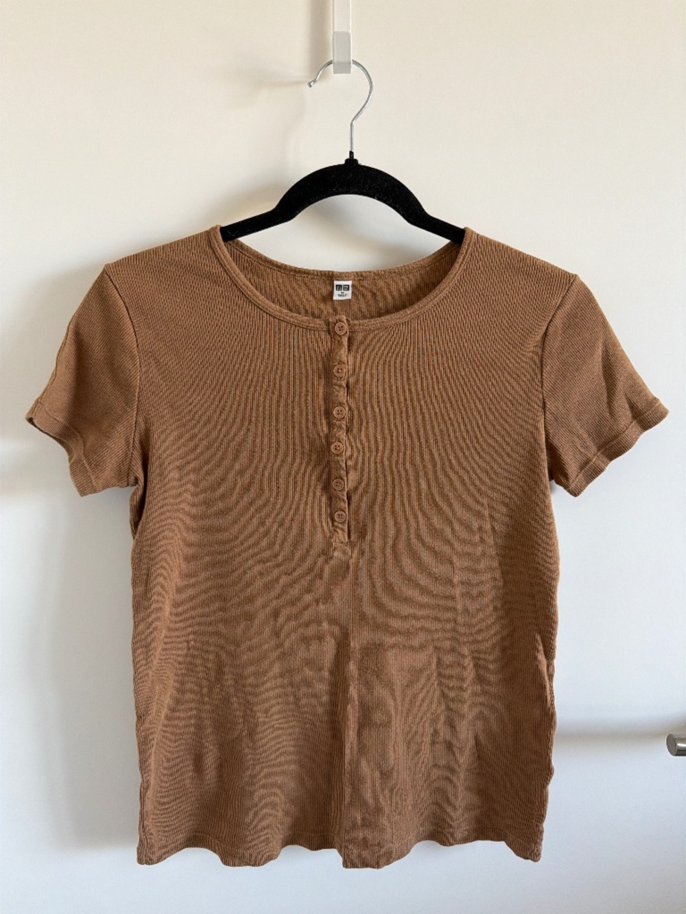 Uniqlo Brown Button Ribbed Tee Size M